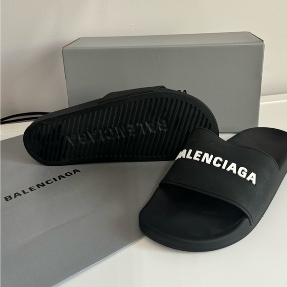 MEN'S POOL SLIDE SANDAL IN BLACK/WHITE - Picture 2 of 6